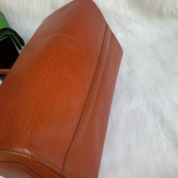 Louis Vuitton Epi Leather Speedy 30 - Picture 9 of 16